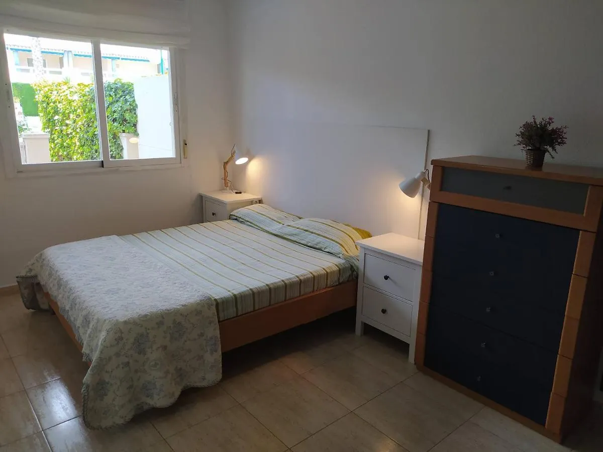 Gran terraza, jardín privado, piscina, playa cercana, wifi 300Mb, Netflix Apartamento Tarragona