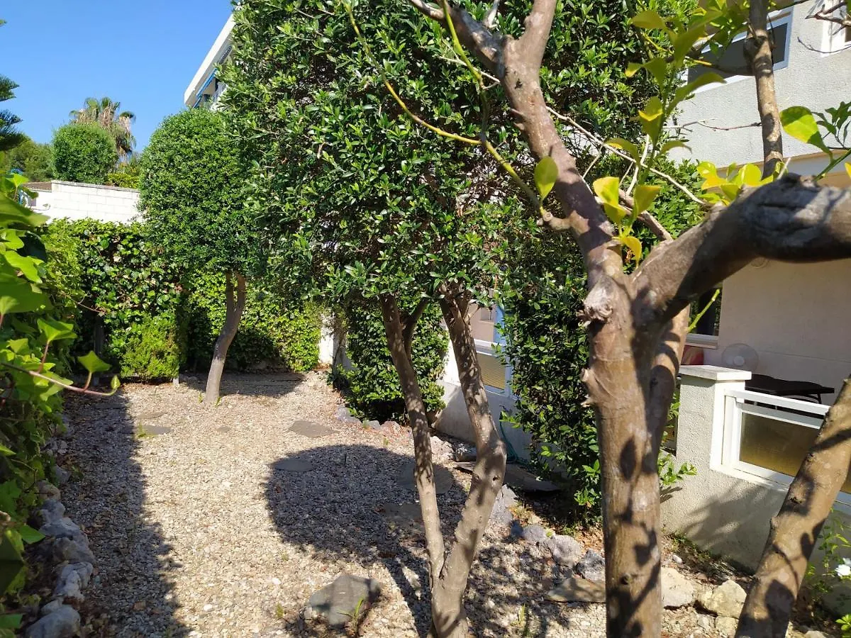 Gran terraza, jardín privado, piscina, playa cercana, wifi 300Mb, Netflix Apartamento Tarragona